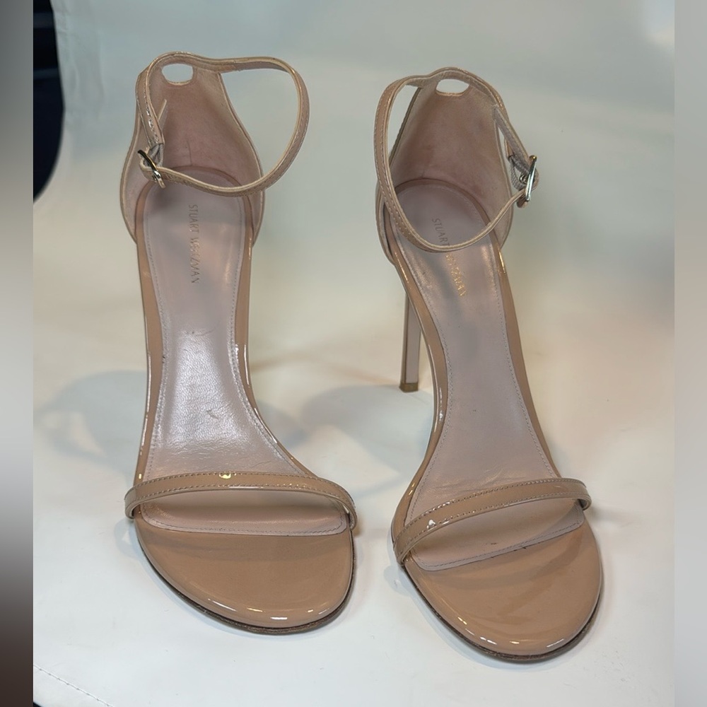 Stuart Weitzman Size 9 Tan Sandals Minimalist Design